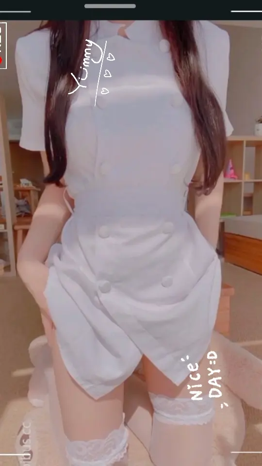 芋圆呀呀纯白旗袍视频:古典与性感的结合